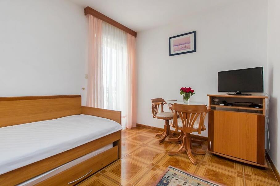 Apartments Tonimir Vodice Bagian luar foto